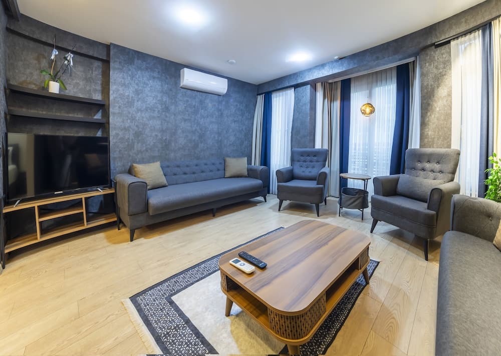 The Business Class Suit, Istanbul, photo 4