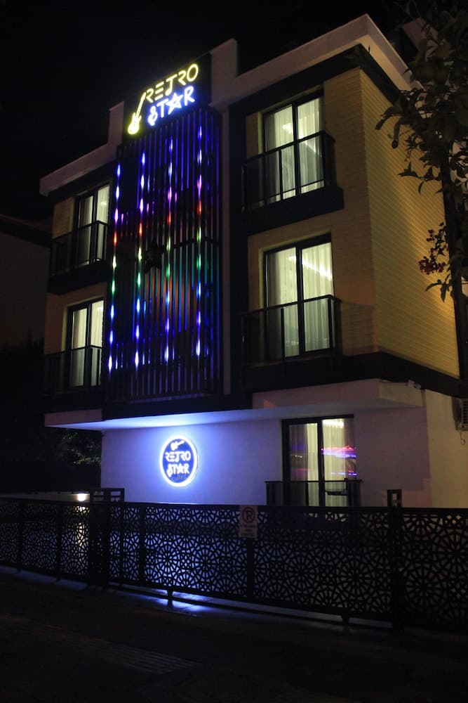 Retro Star Suites, Konyaalti