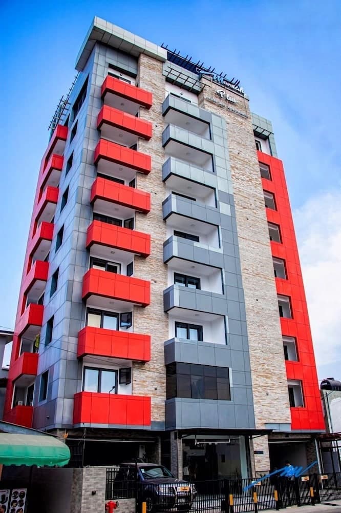 MANSAH PLUS, Accra