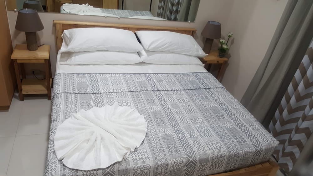101 Newport Condo Across the Airport, Pasay