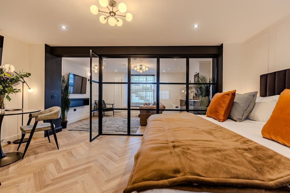 Luxury Georgian Aparthotel by Hauss Ayr - 5mins to Beach, Town Centre!, Ayr, photo 3