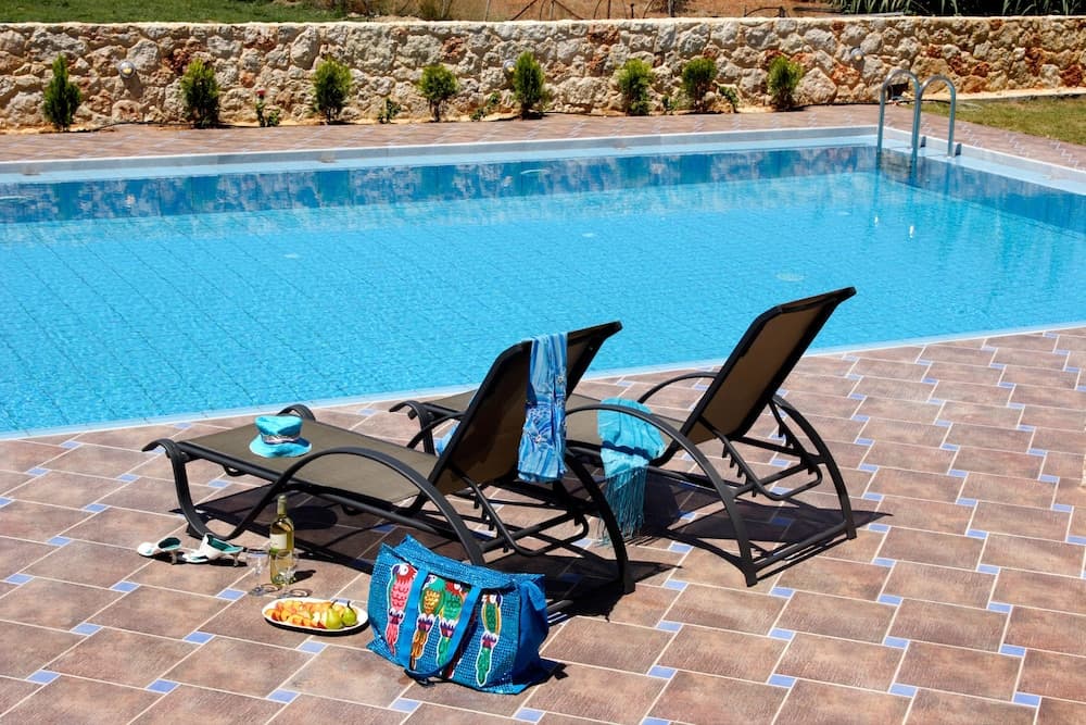 Theros Hotel, Platanias