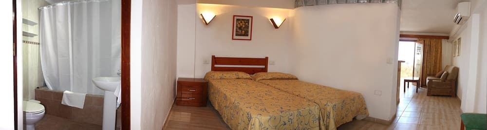 Apartamentos Llevant, Ibiza Town, photo 3