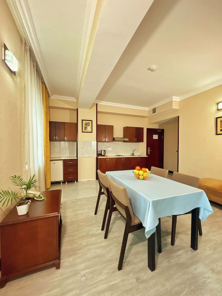 Crown Suites, Baku