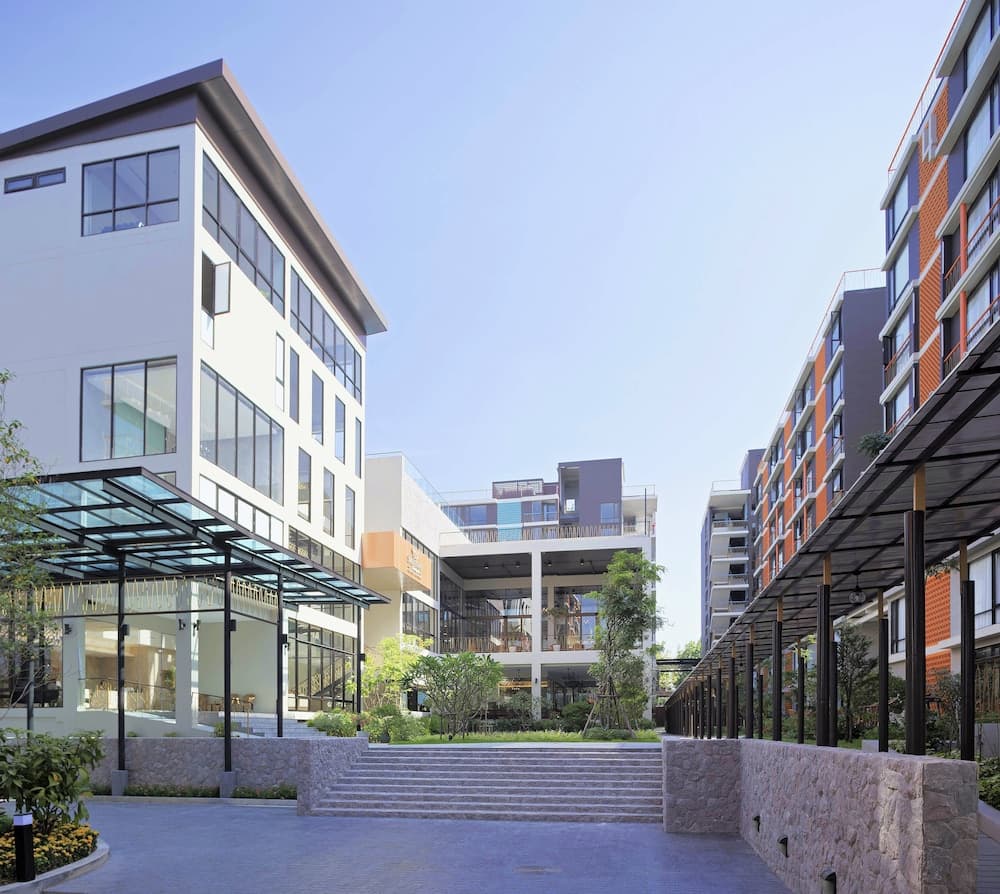 Balcony Courtyard Sriracha Hotel Serviced Apartmen, Si Racha