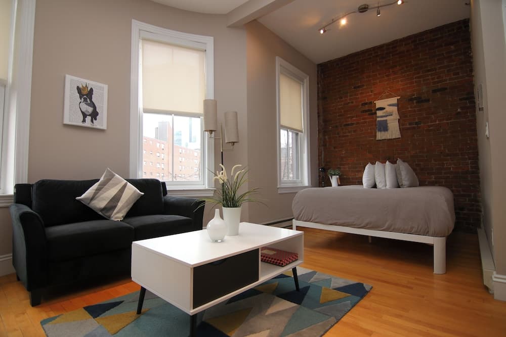 Maverick Suites at 402 Columbus Ave, Boston, photo 4