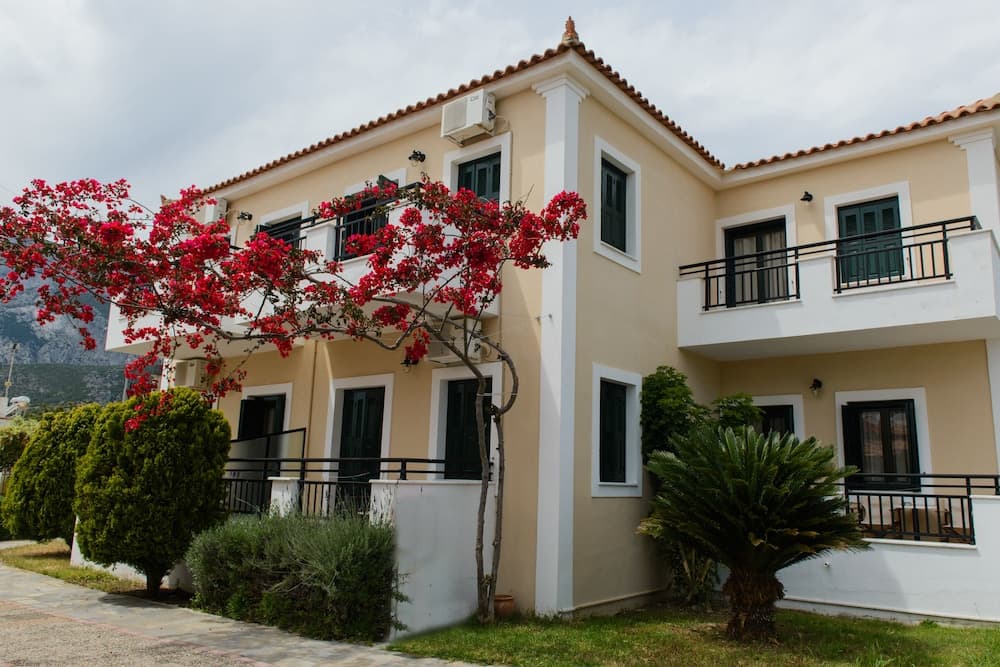 So Nice Hotel, Samos