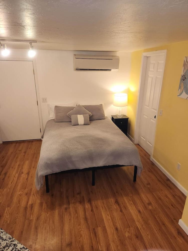 Medford Home and 2 Condos With Pool and Hot tub, Medford, photo 5