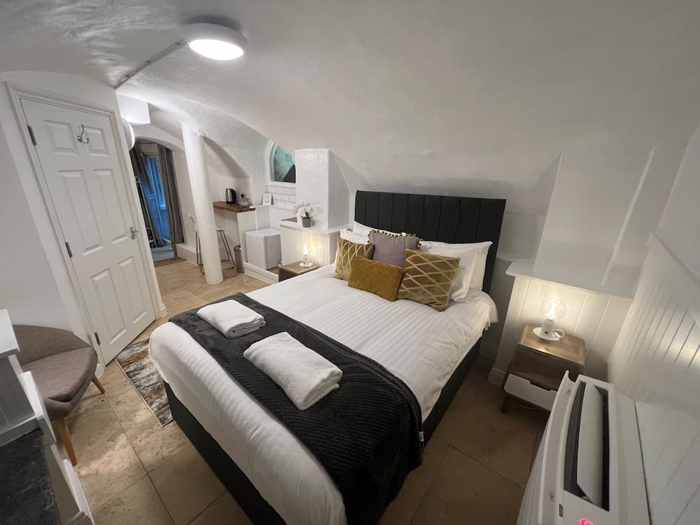 4 Berkeley Sq - YourApartment, Bristol, photo 4