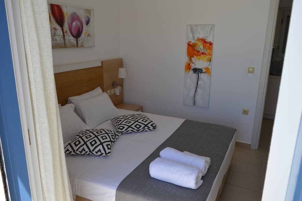 BLUE MYTH STUDIOS, Naxos