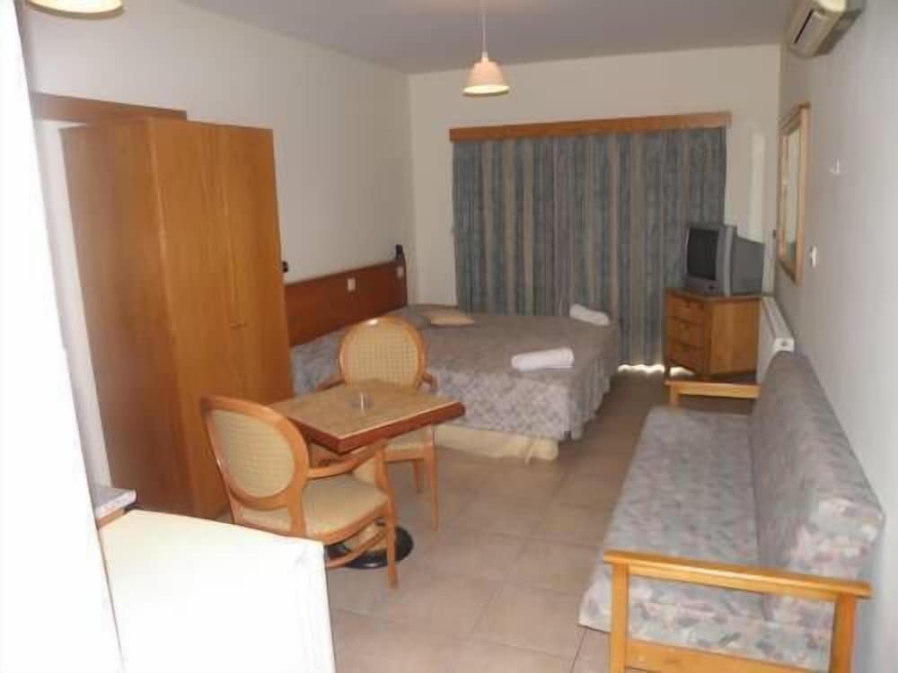 Valana Hotel Apartments, Limassol, photo 6