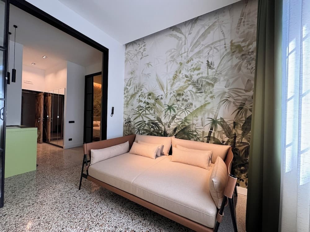 Palazzo Sebeto, Naples, photo 3