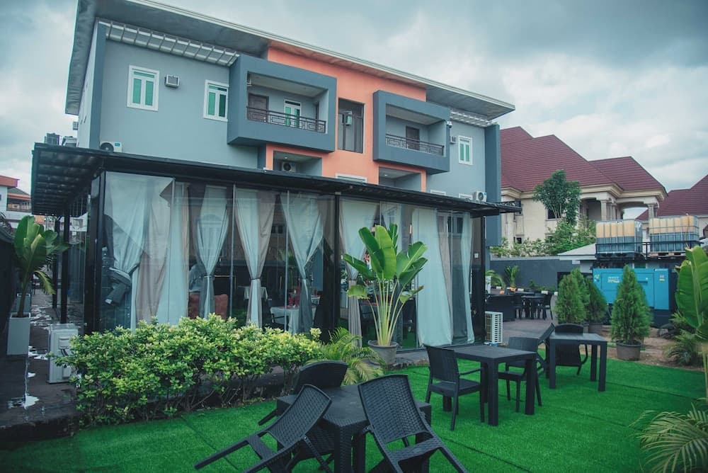 The Violets Hotel and Apartments, Onitsha