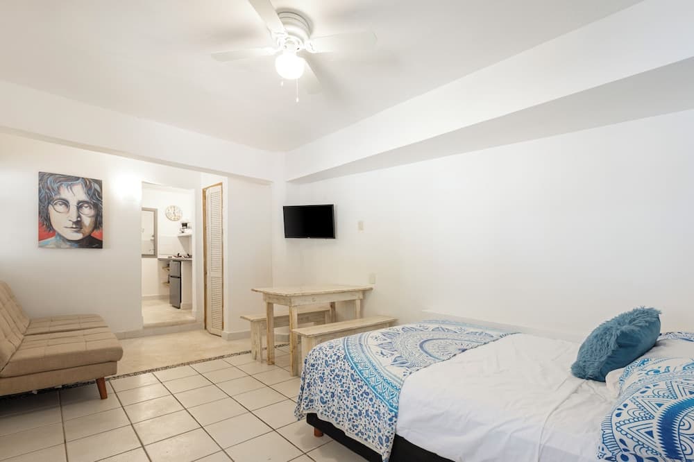 Casa Central, Playa del Carmen