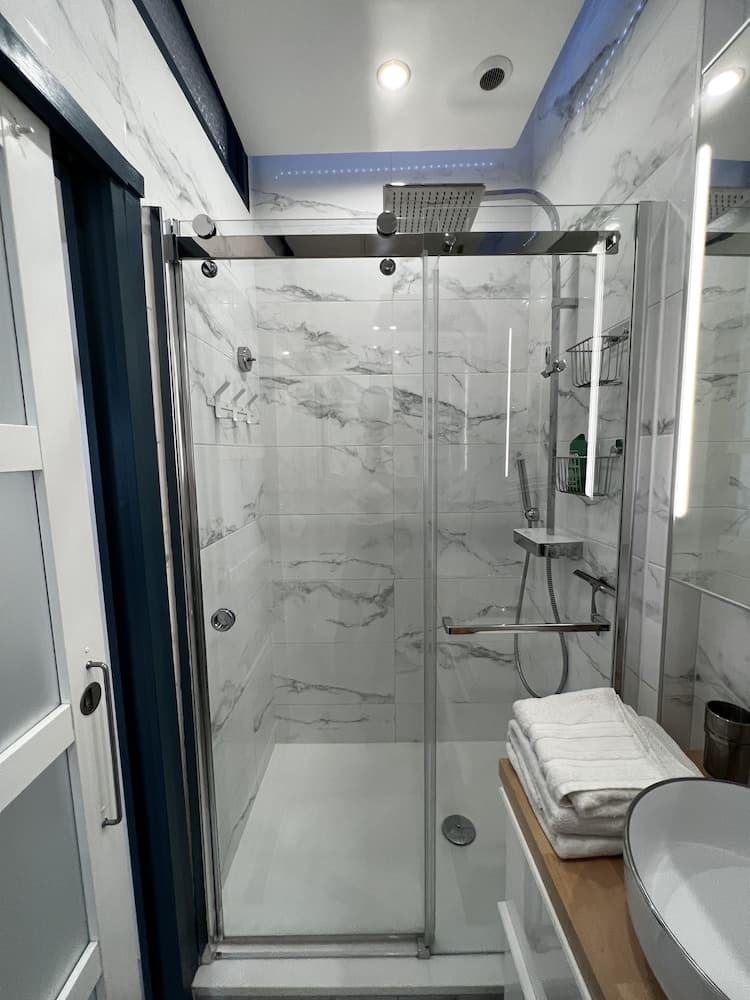 MRTN APARTMENTS & SUITES, Aix-les-Bains, photo 3