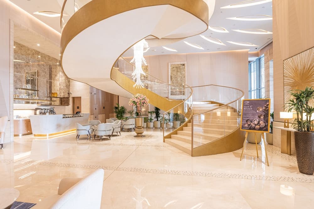 Ultra Luxury Palm Tower with Shared Hotel Facilities, Dubai, photo 2