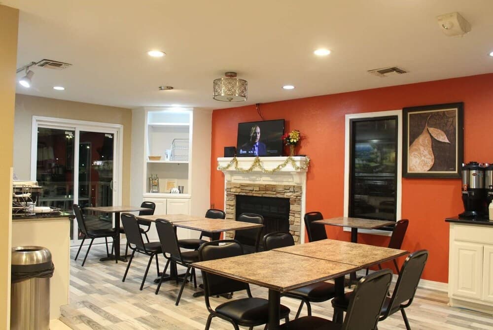 Hawthorn Extended Stay by Wyndham Wichita, Wichita, photo 4