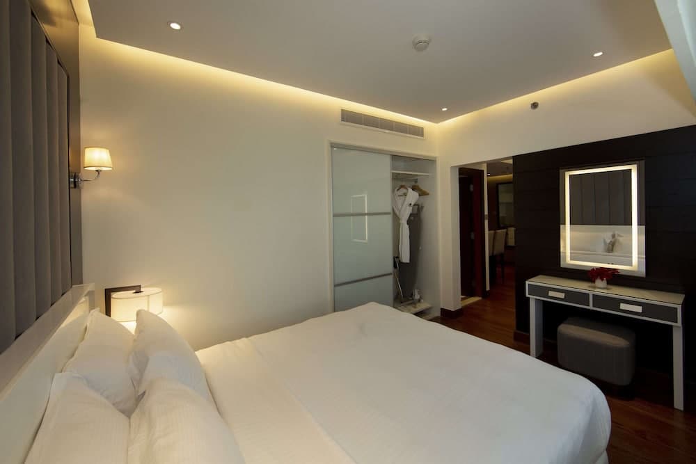 Number One Tower Suites, photo 2