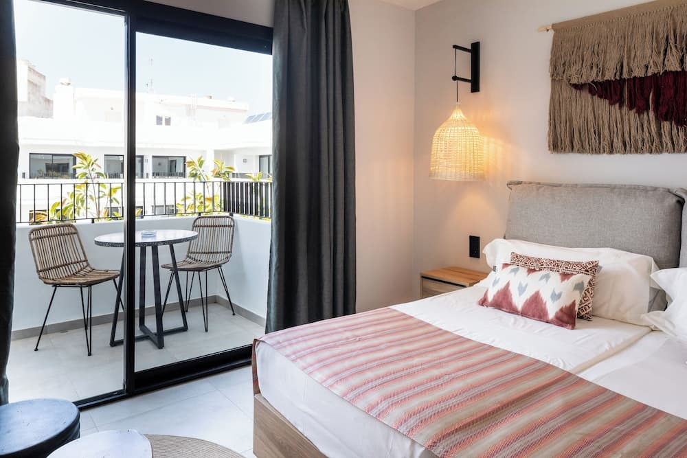 Aparthotel Casita Blanca - Adults Only, Sant Antoni de Portmany, photo 3