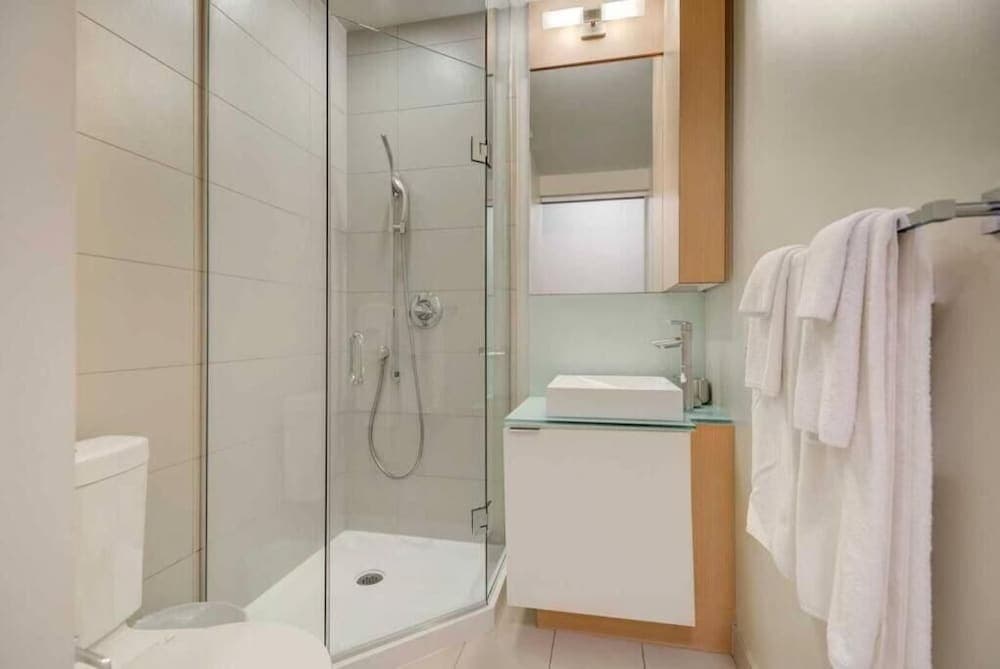 Skyline Suites - Next to MTCC, ACC & CN Tower, Toronto, photo 6