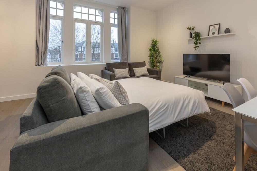 Luxury North Central London Apartment, London