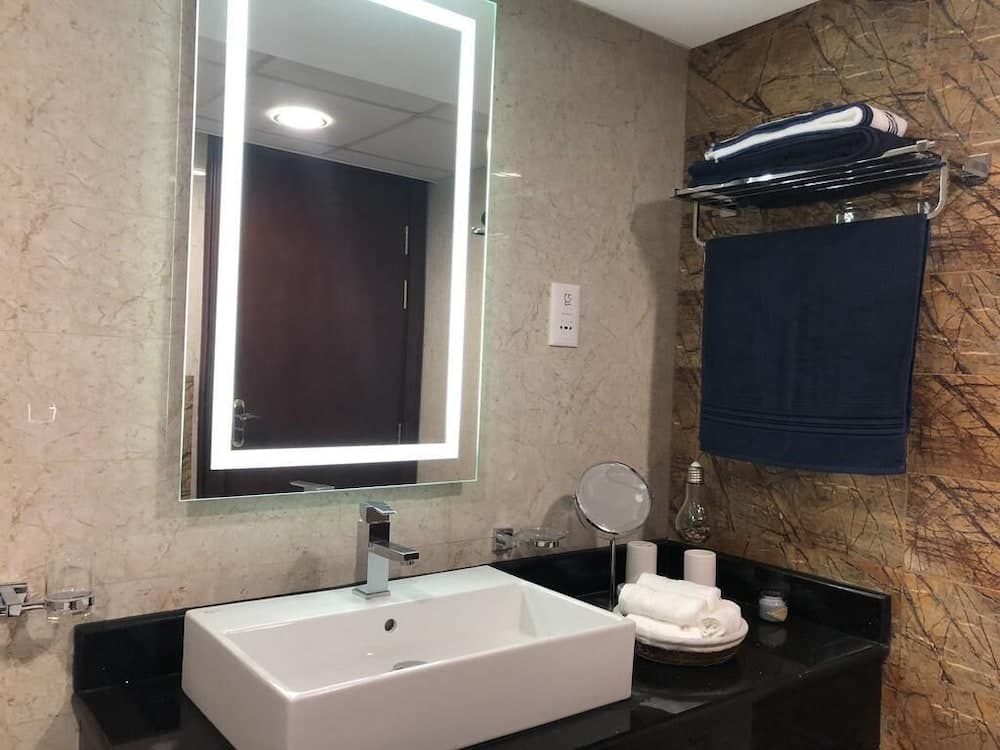Saxophone Suites, Muharraq