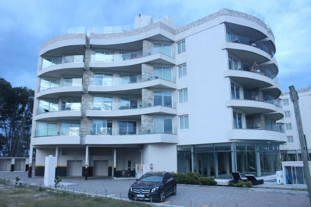 Azure Towers, Punta Ballena, photo 6