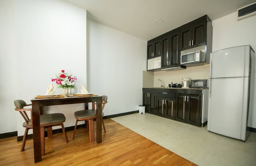 J - Town Serviced Apartments, Si Racha, photo 2