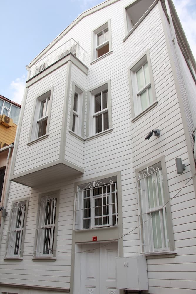 Building at Jasmine Apartment