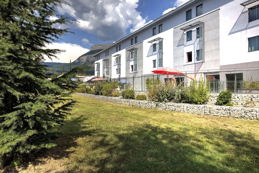 Building at Appart'City Confort Grenoble Inovallée