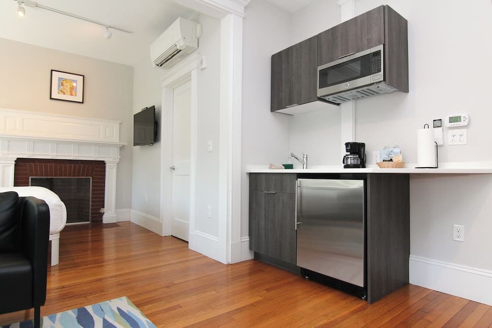 Maverick Suites at 89 Marion, Brookline, photo 6