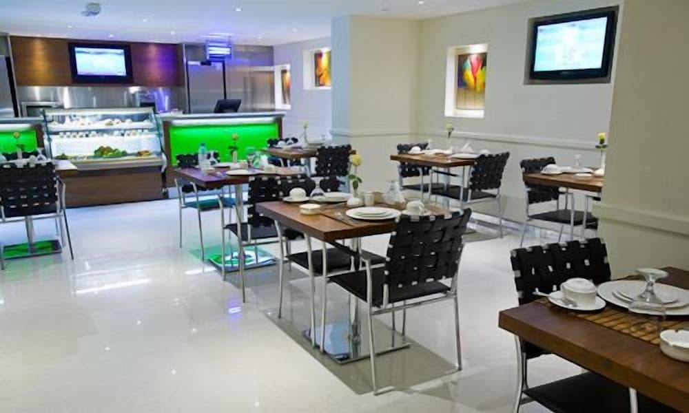 Phoenix Plaza Hotel Apartments, Abu Dhabi, photo 2