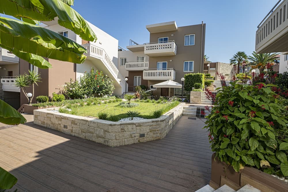 Golden Bay Suites, Chania