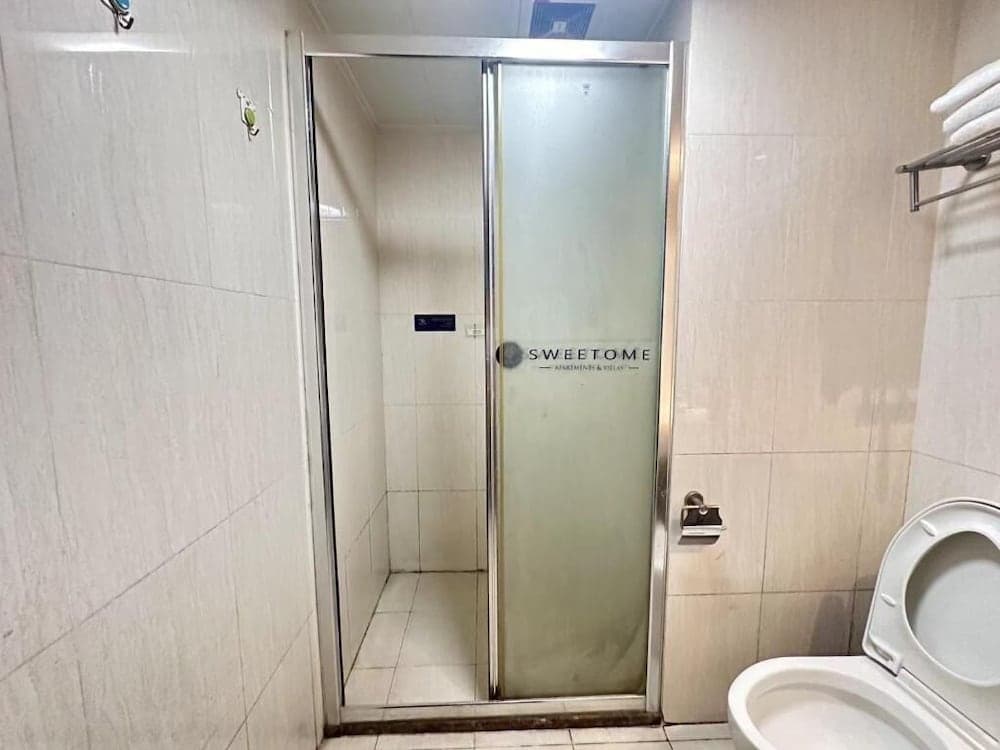 Bathroom at Guangzhou Phantom Oasis Apartments - Canton Fair Exhibition Center