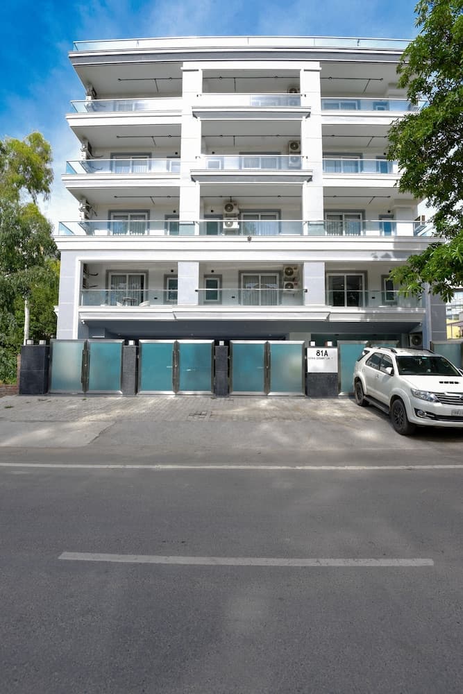 BedChambers Serviced Apartment, Golf Course, Gurgaon, Gurugram