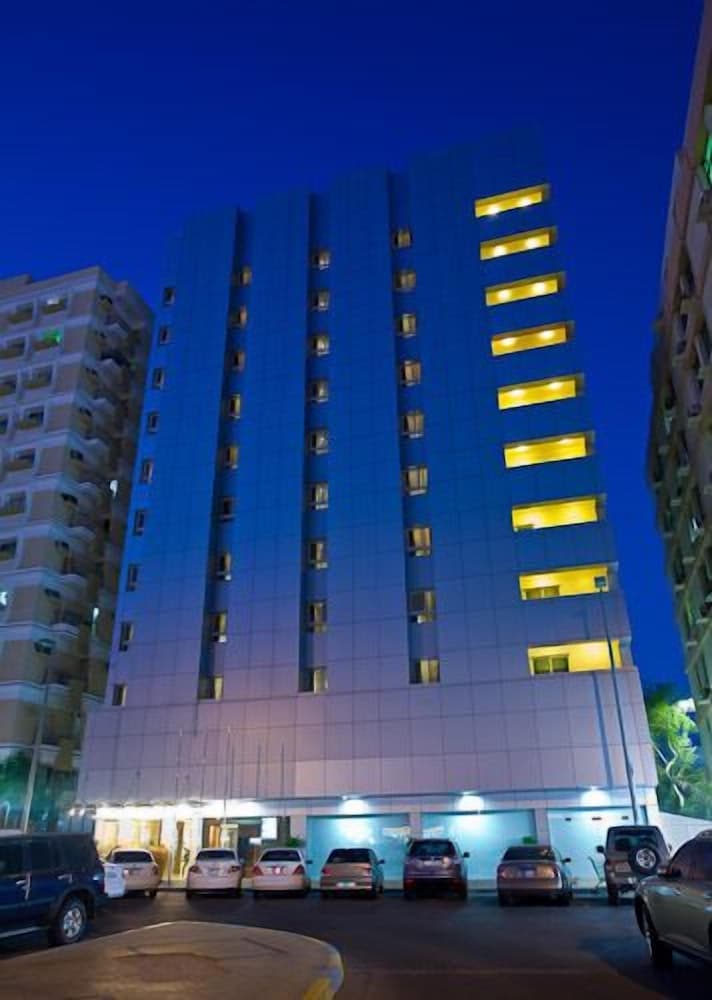 Phoenix Plaza Hotel Apartments, Abu Dhabi