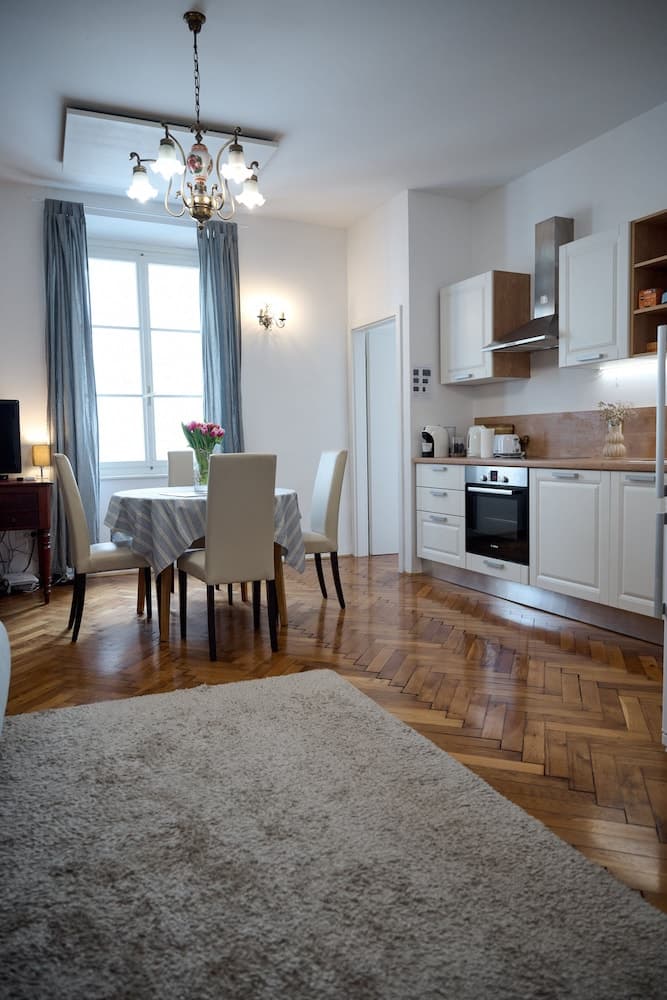 Codelli Deluxe Unique Fresko Apartments, Ljubljana, photo 5