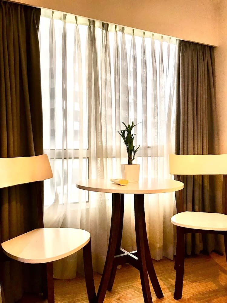 MaxStays Max Style at Fort Victoria, Taguig, photo 3