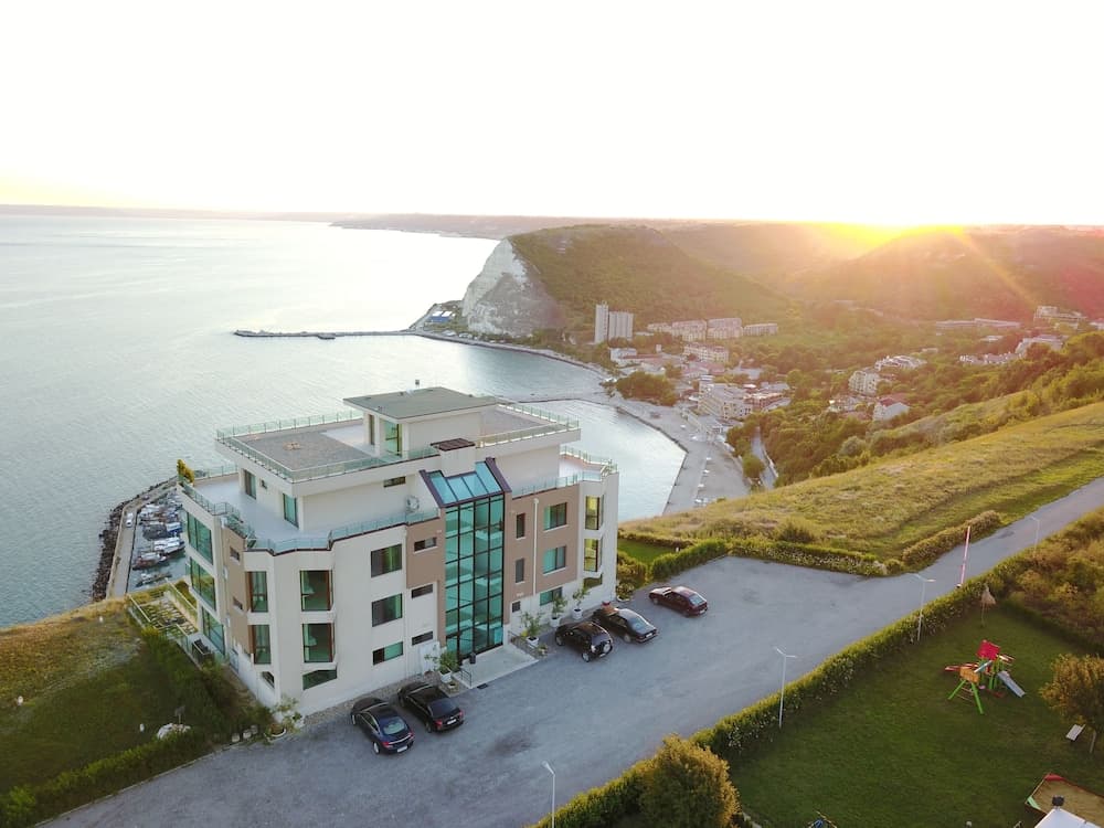 Calithea Complex, Kavarna