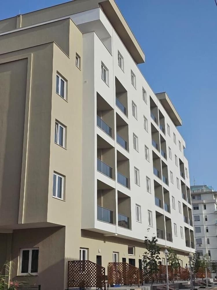 Luxury ApartHotel Golem, Golem