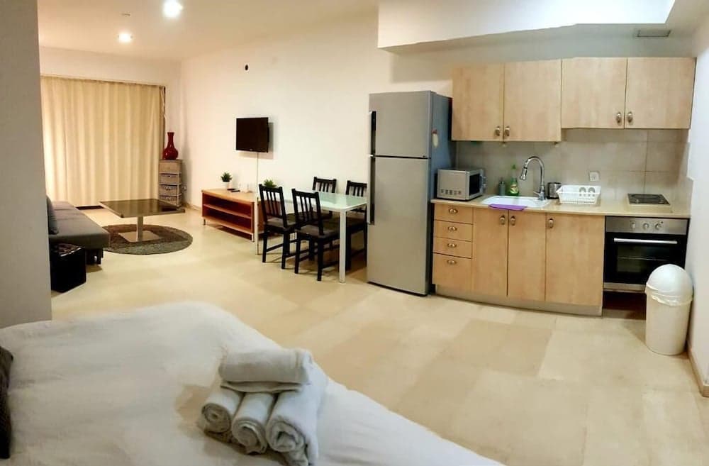 Amazing studio - with Balcony, Herzliya