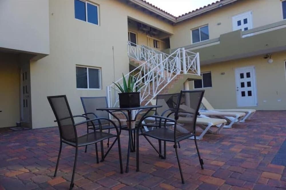Hacienda Apartments near the beach, Oranjestad, photo 2