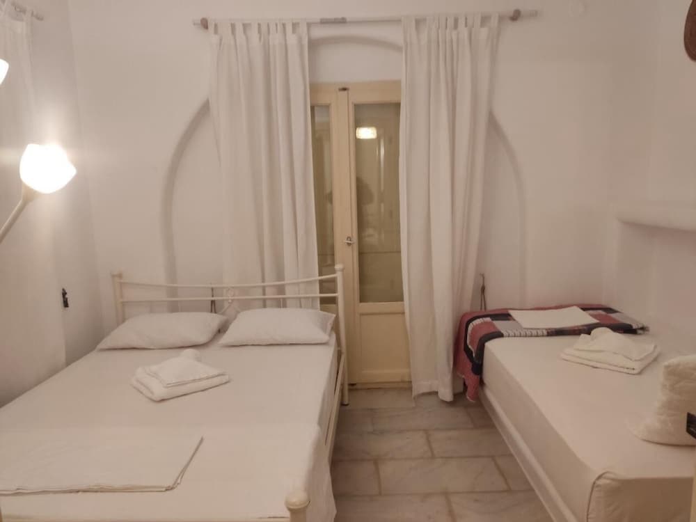 THEROS CASA LOGARAS, Paros