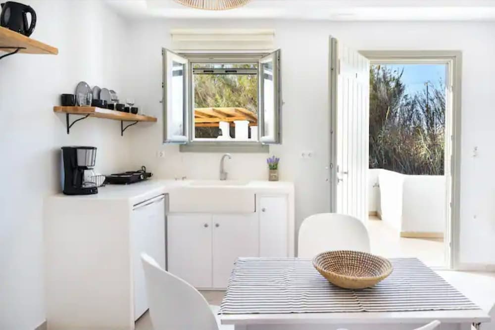 Lemonia Suites With Outdoor BBQ Area, Naxos