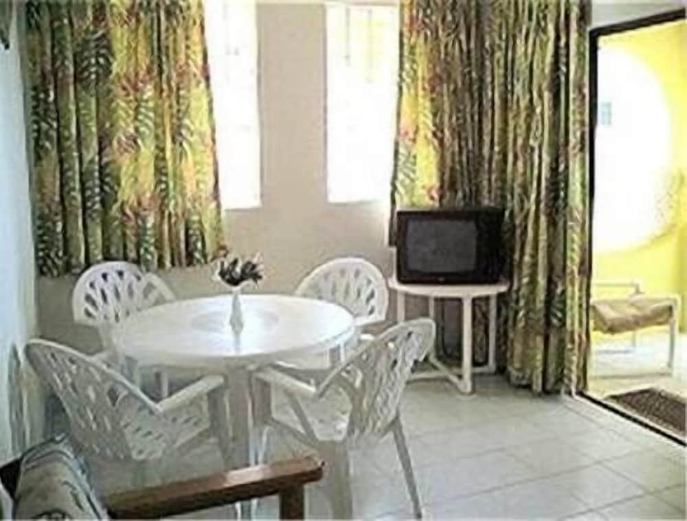 Round Rock Apartments on Sea, Silver Sands, photo 5