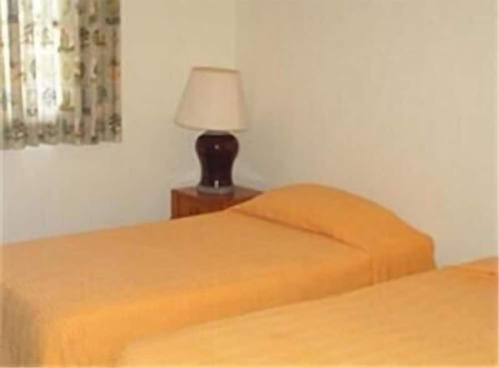 Round Rock Apartments on Sea, Silver Sands, photo 3