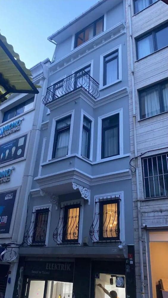 Luull's Galata Apartement, Istanbul
