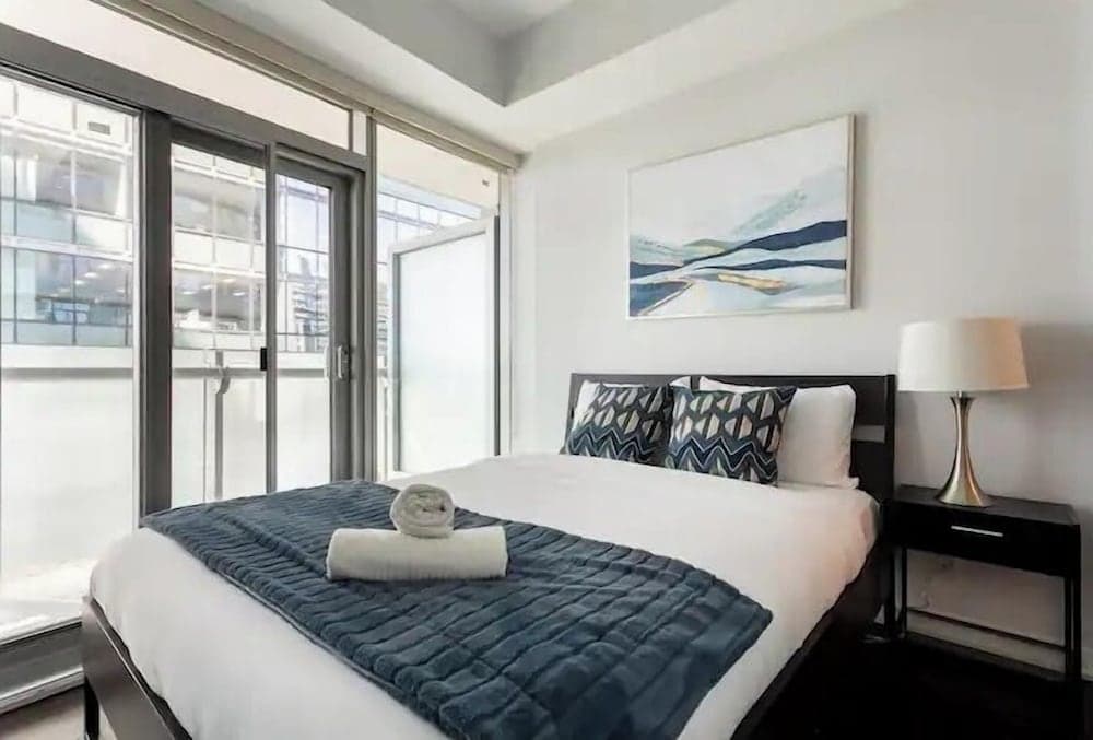 Elegant Suites - CN Tower & Lake View, Toronto, photo 3