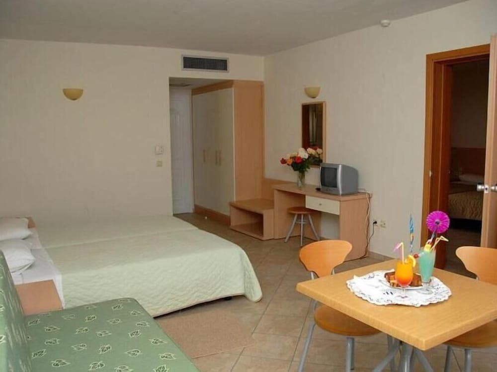 Thinalos Aparthotel, Corfu, photo 4