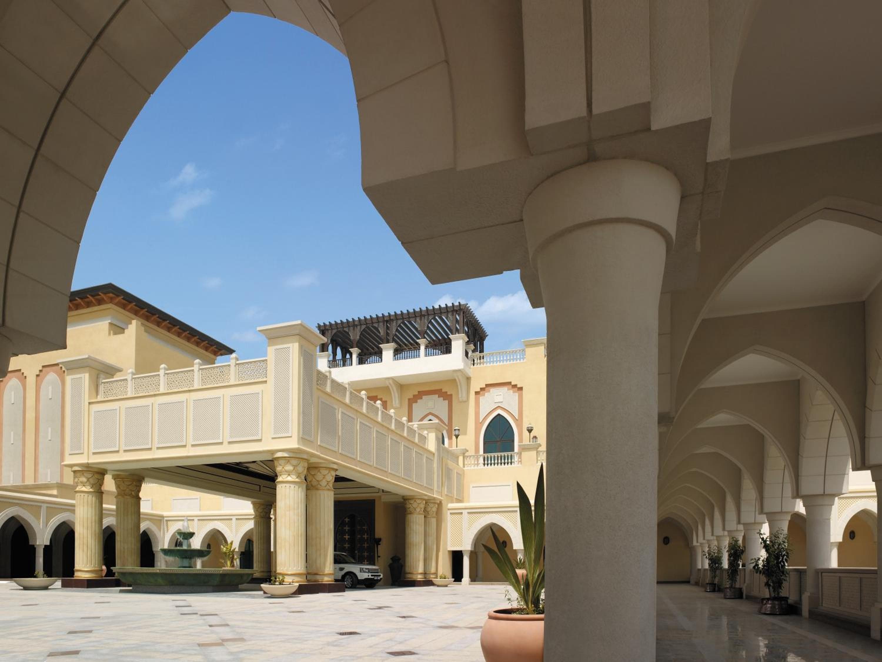 Shangri-La Hotel Apartments Qaryat Al Beri, Abu Dhabi, photo 2